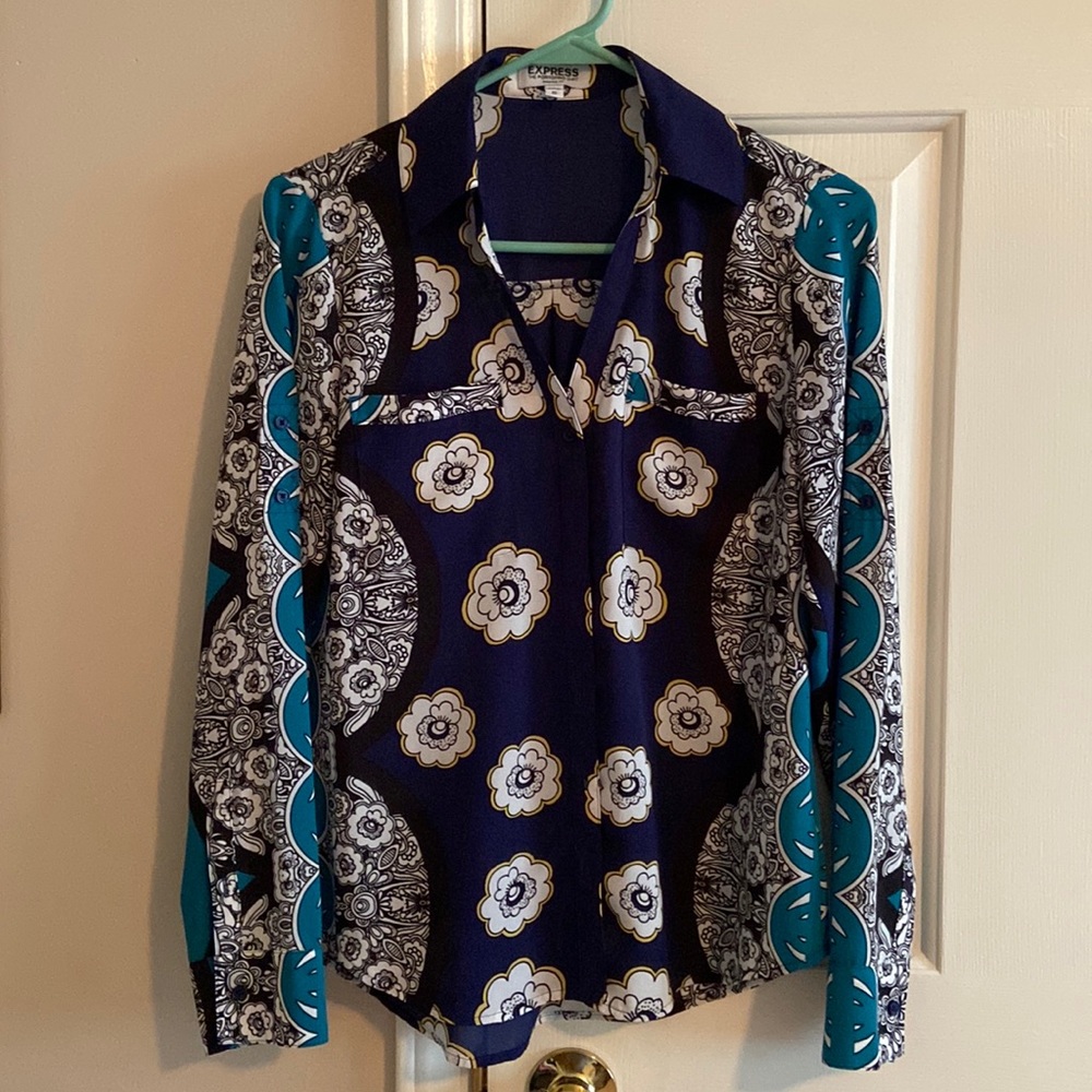 Express portofino original fit blouse.  Dark blue with flower design
